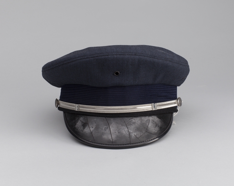Image: first officer cap (female): United Airlines