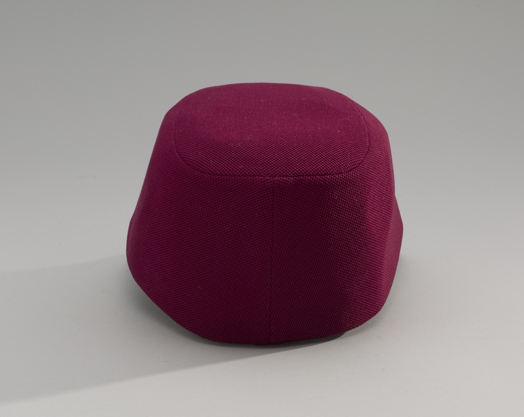 Image: female gate agent hat: Japan Air Lines