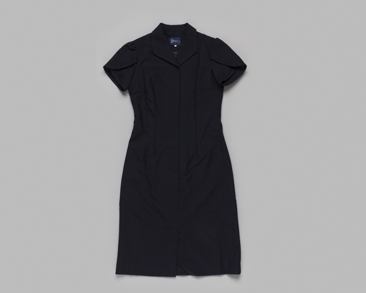 Image: flight attendant dress: AeroMéxico