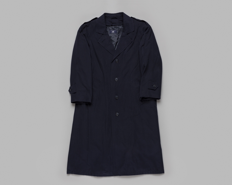 Image: flight attendant coat: American Airlines