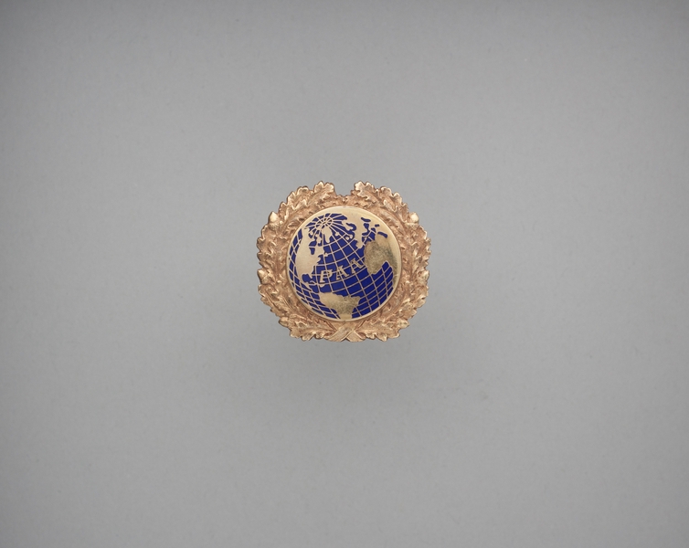 Image: flight officer cap badge: Pan American World Airways