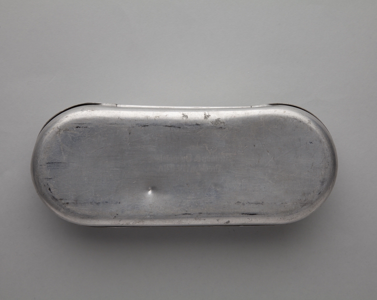 Image: aviator’s goggles with case: B.M. Doolin