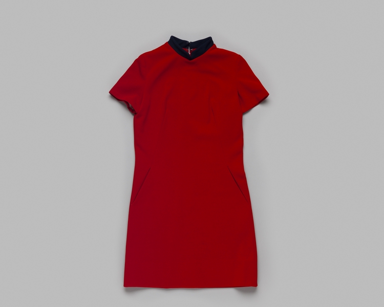 Image: ticket agent dress: American Airlines