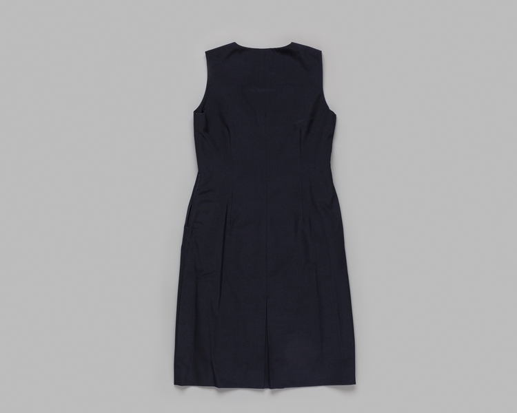 Image: ticket agent dress: American Airlines