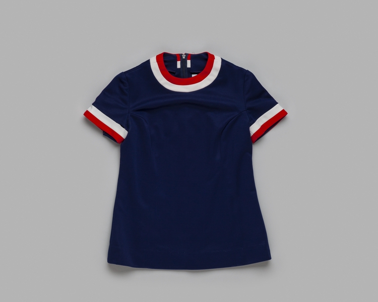 Image: ticket agent blouse: American Airlines