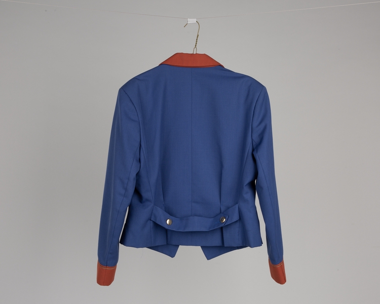 Image: flight attendant jacket: Qantas Airways