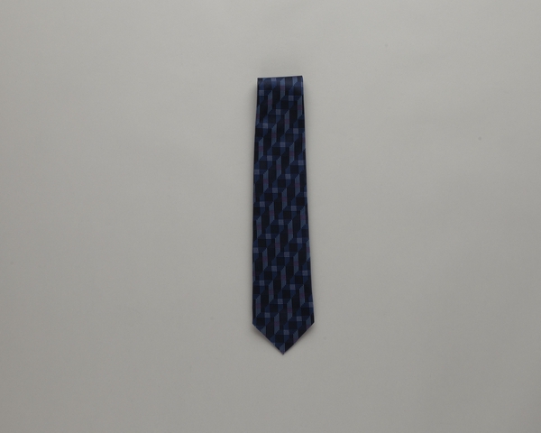 Flight attendant necktie (male): Finnair