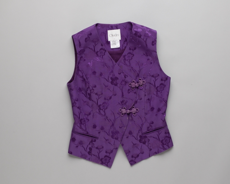 Image: flight attendant vest: China Airlines