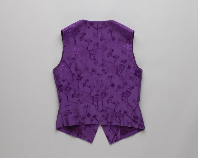 Image: flight attendant vest: China Airlines