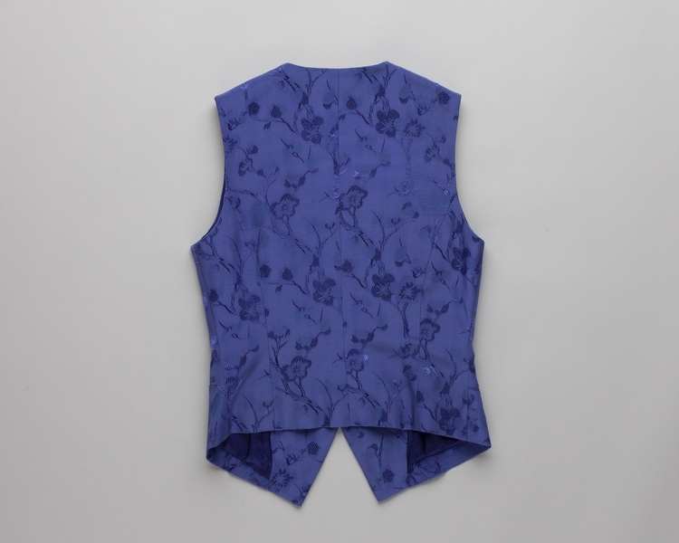 Image: flight attendant vest: China Airlines