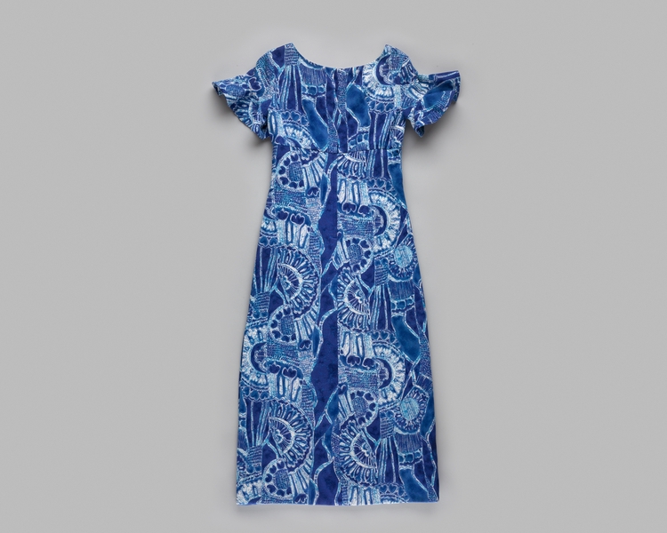 Image: stewardess dress: United Air Lines,  Hawai’i service holomu’u