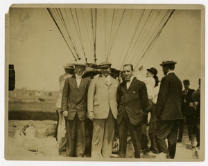 Image: photograph: ballooning