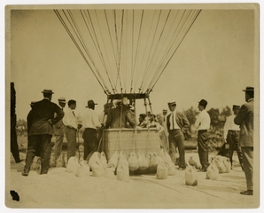 Image: photograph: ballooning