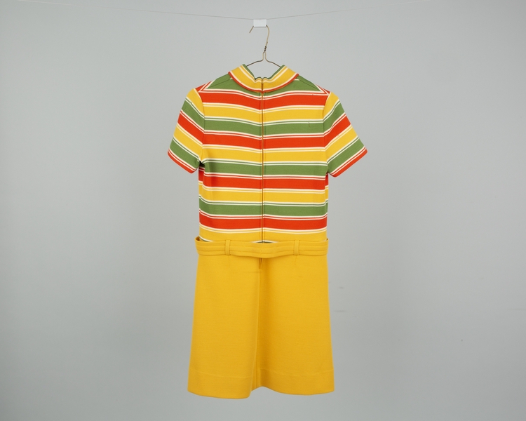 Image: air hostess dress: TWA (Trans World Airlines), winter