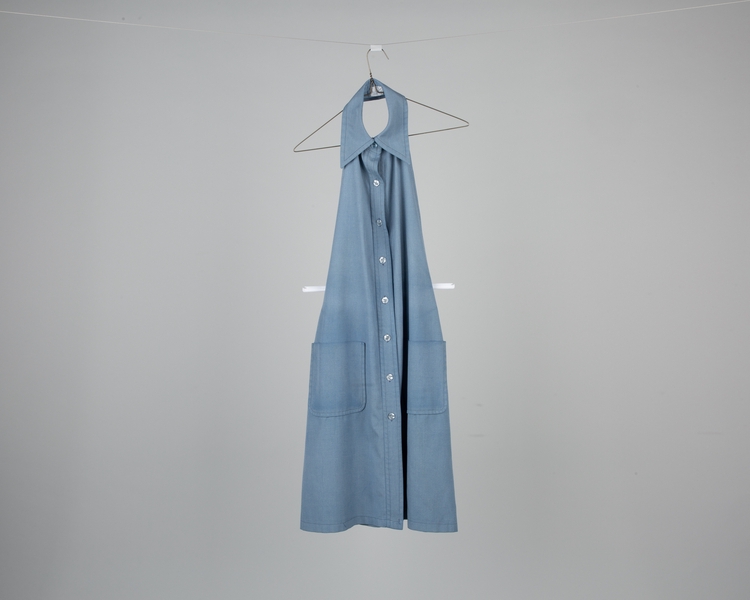 Image: flight attendant apron: TWA (Trans World Airlines)