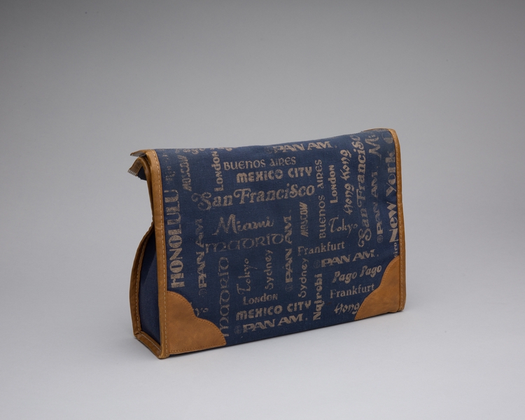 Image: airline bag: Pan American World Airways