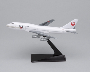 Image: model airplane: Japan Airlines, Boeing 747-SUD