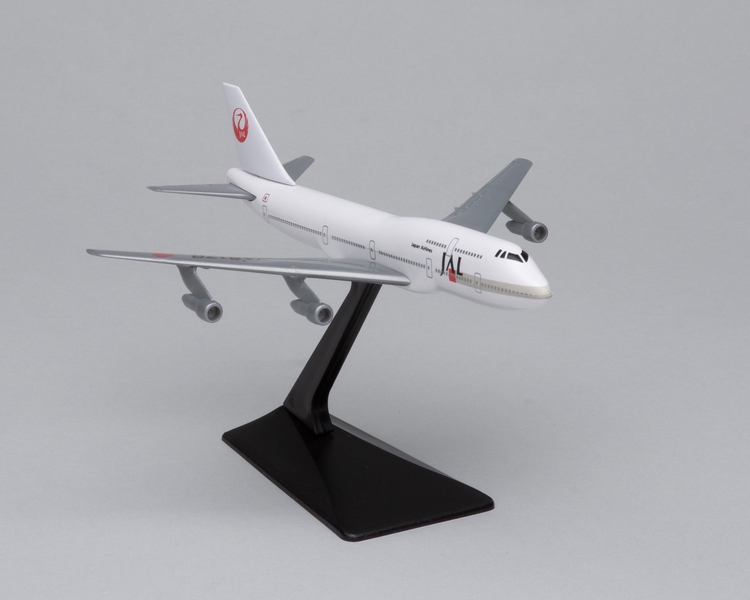 Image: model airplane: Japan Airlines, Boeing 747-SUD