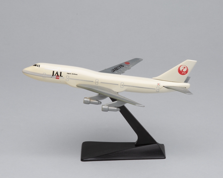 Image: model airplane: Japan Airlines, Boeing 747-SUD 