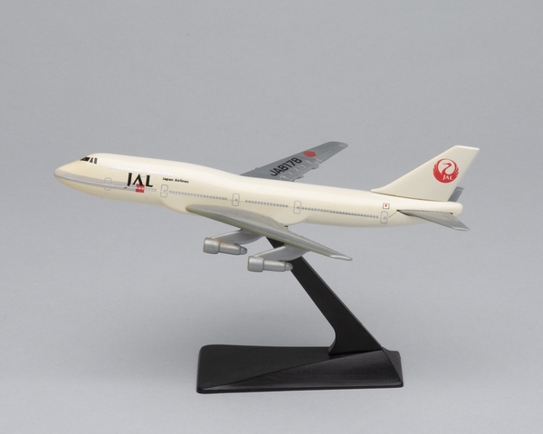 Model airplane: Japan Airlines, Boeing 747-SUD 
