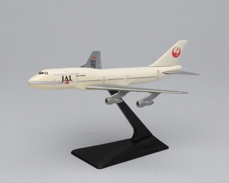 Image: model airplane: Japan Airlines, Boeing 747-SUD 