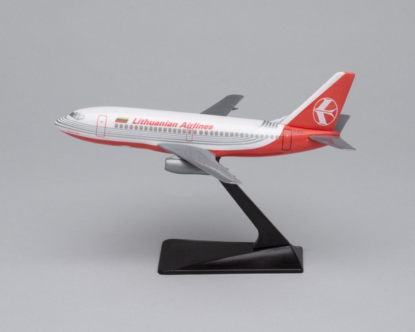 Model airplane: Lithuanian Airlines, Boeing 737-200