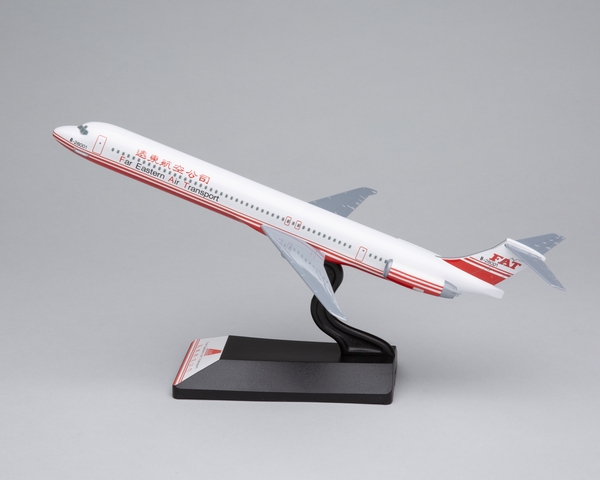 Model airplane: Far Eastern Air Transport, MD-82