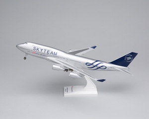 Image: model airplane: China Airlines, Boeing 747-400