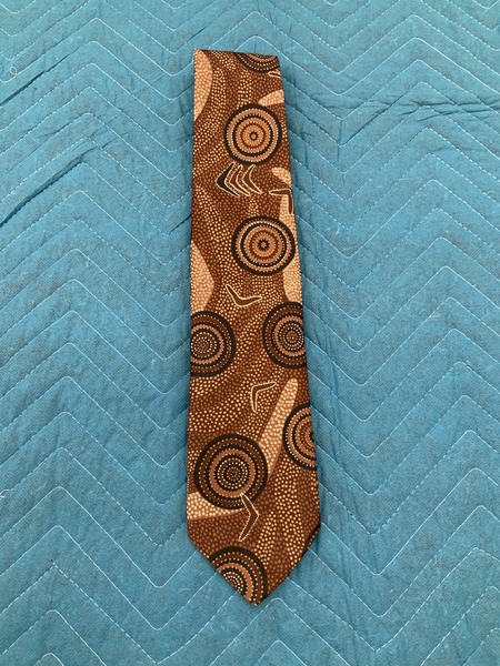 Image: flight attendant necktie (male): Qantas Airways