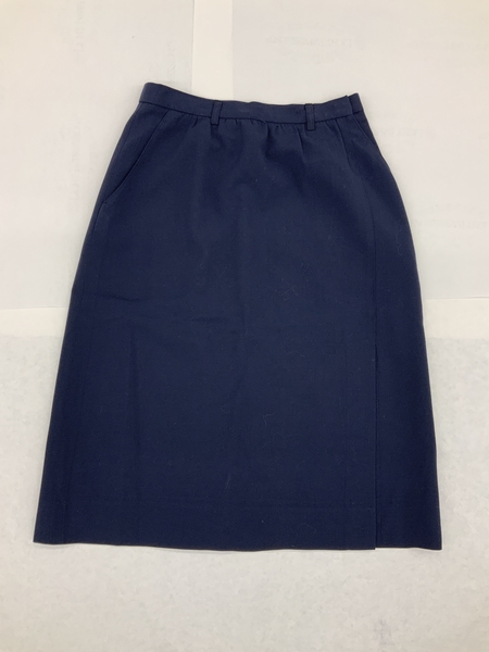 Image: flight attendant skirt: United Airlines