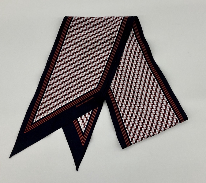 Image: flight attendant scarf: American Airlines