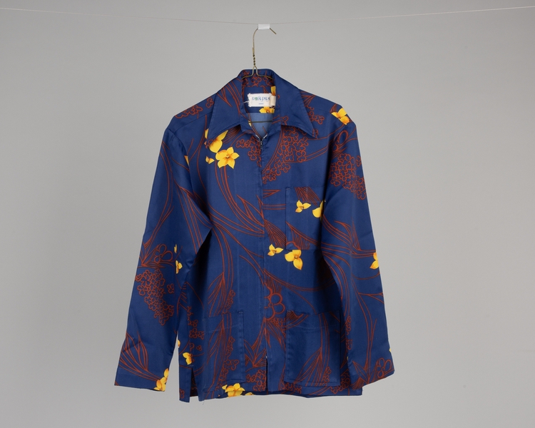 Image: flight attendant shirt (male): United Airlines