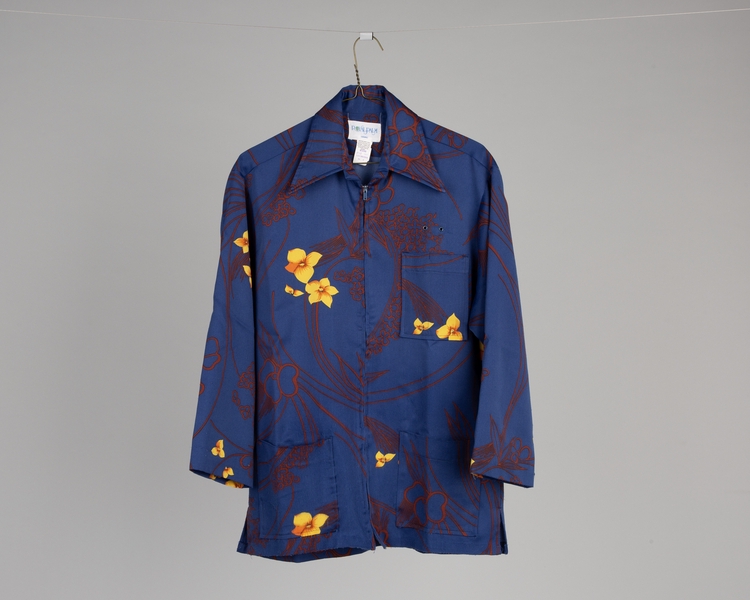 Image: flight attendant shirt (male): United Airlines