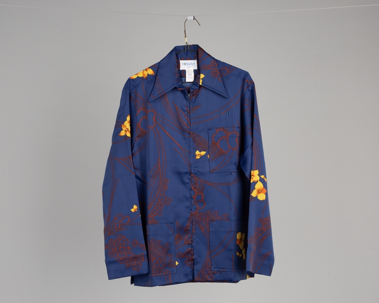 Image: flight attendant shirt (male): United Airlines