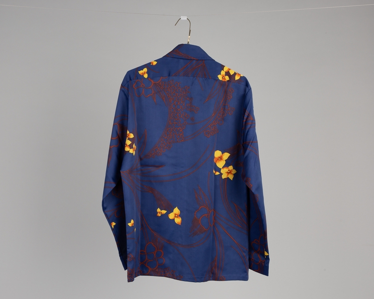 Image: flight attendant shirt (male): United Airlines