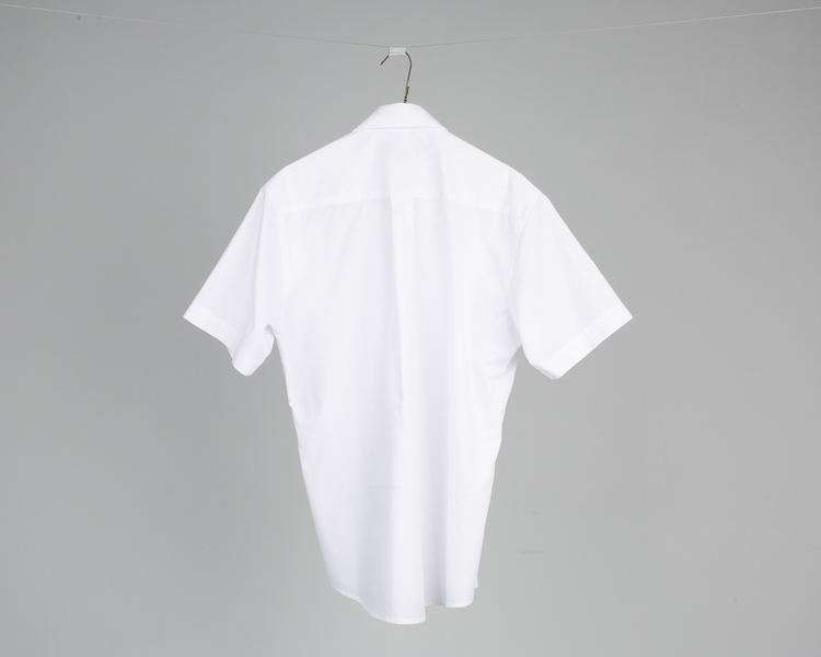 Image: flight attendant shirt (male): Ryanair