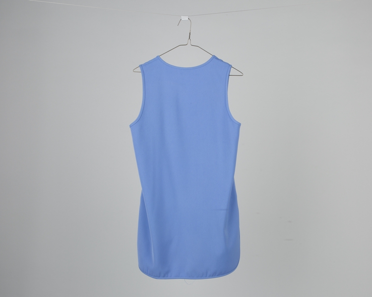 Image: flight attendant serving smock: China Airlines