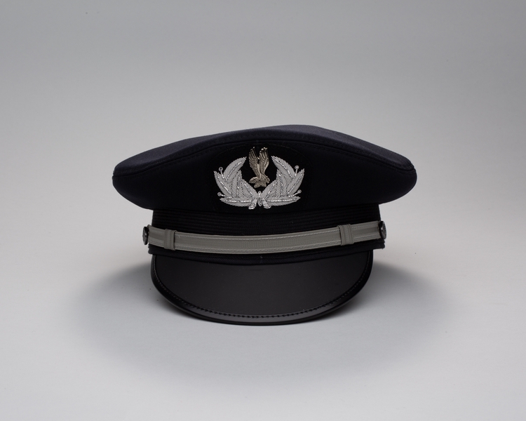 Image: flight officer cap: American Airlines