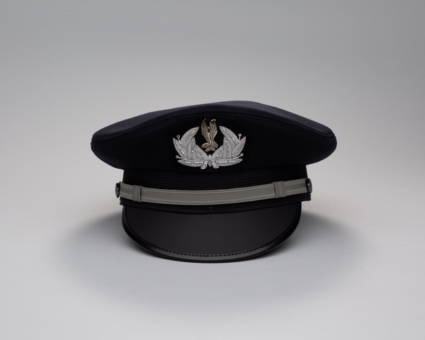 Flight officer cap: American Airlines