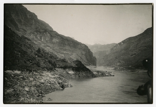 Image: photograph: Yangtze River Gorge