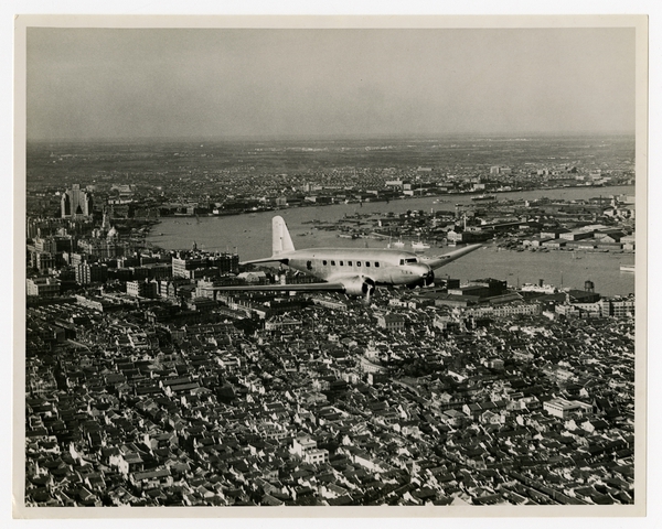 Photograph: CNAC Douglas DC-2 over Shanghai