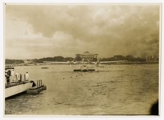 Image: photograph: China Clipper arrival in Manila, November 29, 1935
