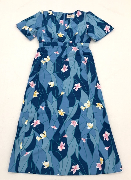 Image: flight attendant dress: United Airlines, Hawai’i service holomu’u