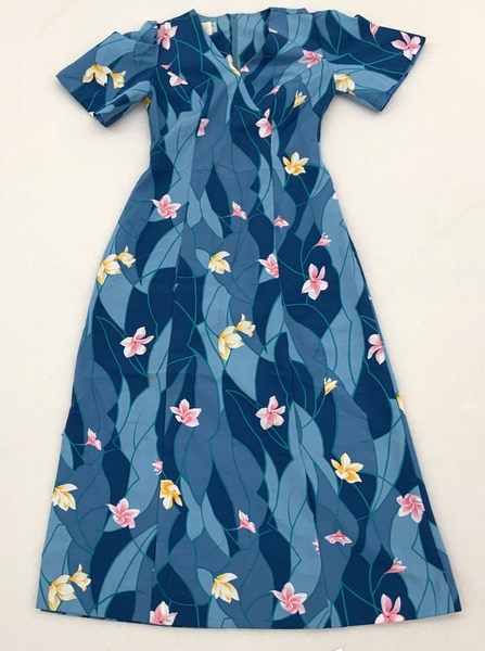 Image: flight attendant dress: United Airlines, Hawai’i service