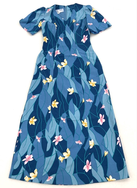 Image: flight attendant dress: United Airlines, Hawai’i service