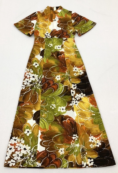 Image: stewardess dress: United Air Lines, Hawai’i service holomu’u