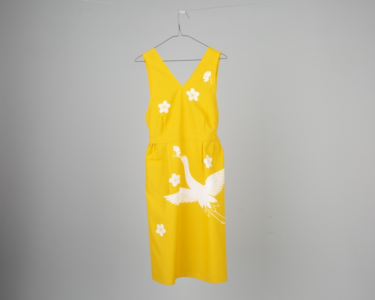 Image: flight attendant apron: Japan Air Lines