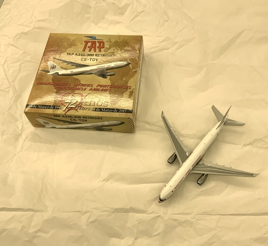 Miniature model airplane: TAP (Transportes Aereos Portugueses), Airbus A330-300
