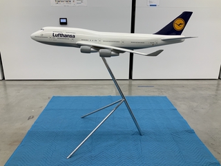 Image: model airplane: Lufthansa, Boeing 747-400