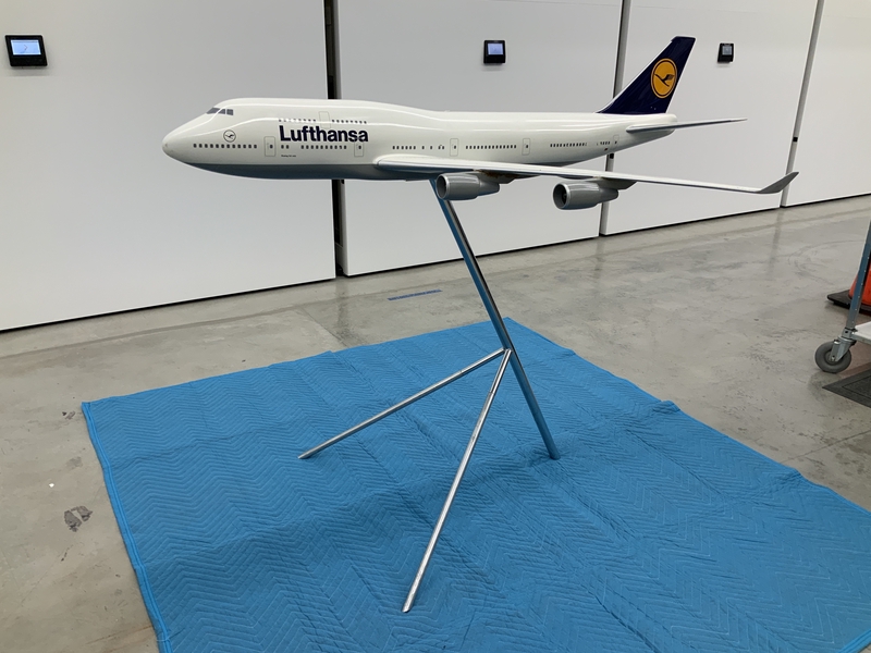 Image: model airplane: Lufthansa, Boeing 747-400